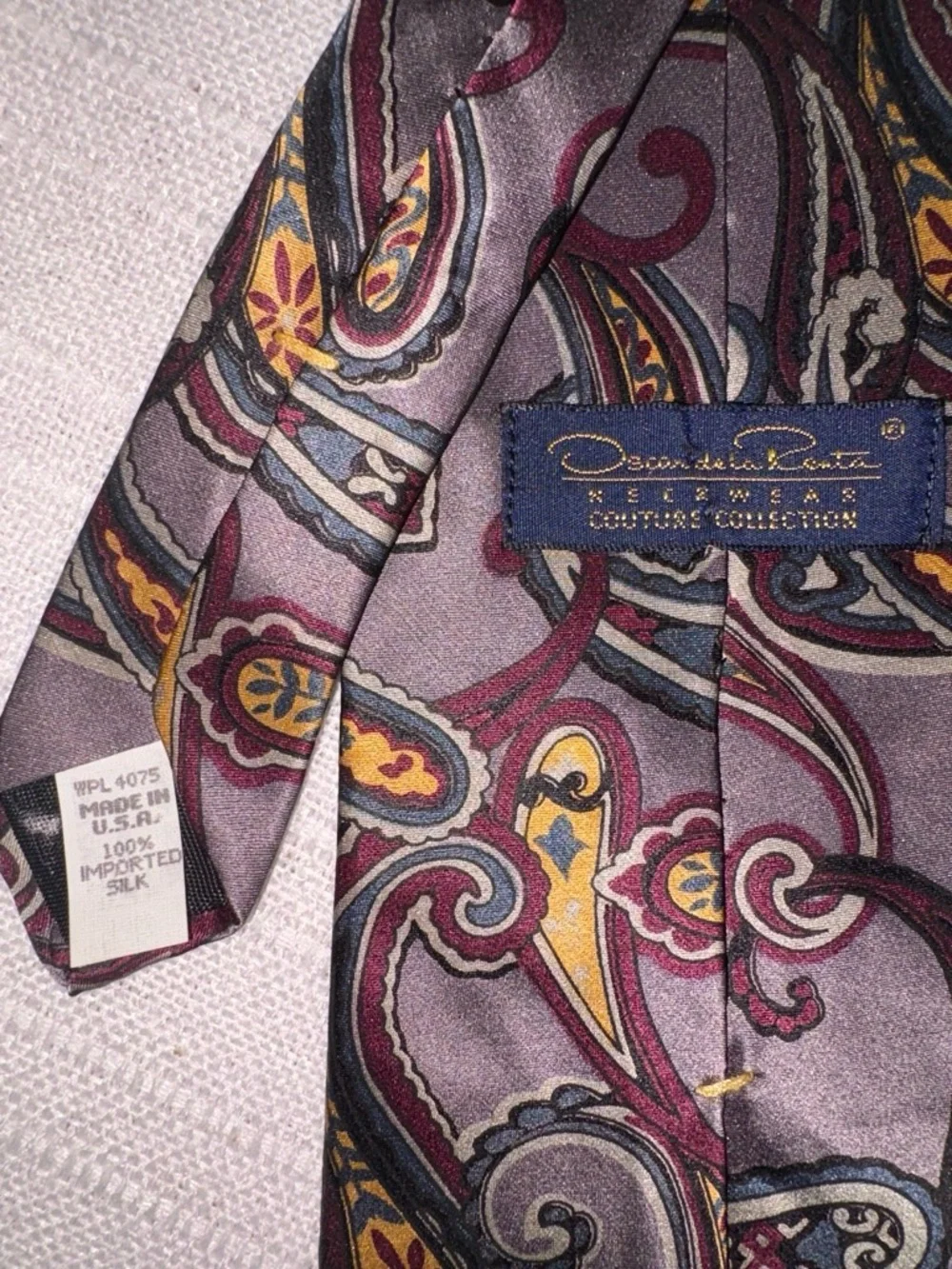 Oscar de la Renta Necktie Grey Paisley Silk Handcrafted One Size